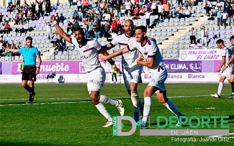 El Real Jaén vence al Huétor Vega y encadena cinco victorias seguidas