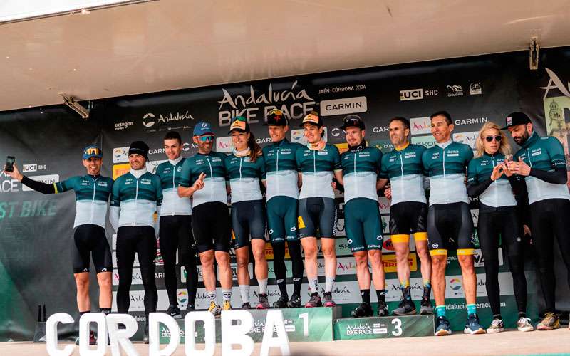 Rabensteiner-Porro y Wüst-Van Doorn, campeones de la Andalucía Bike Race 2024