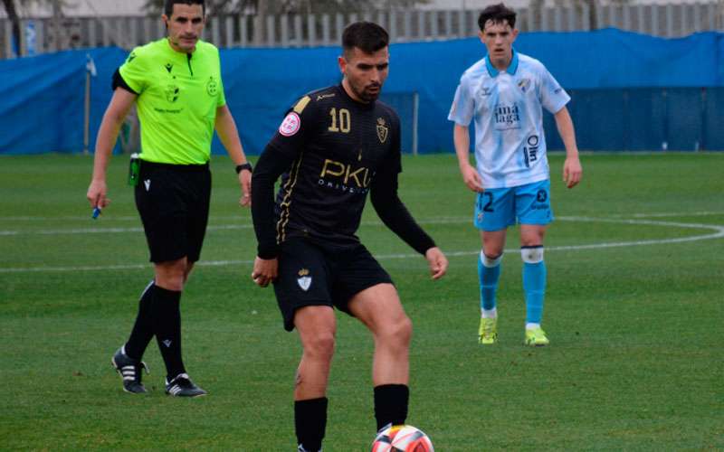 El Real Jaén se desmorona ante el Atlético Malagueño