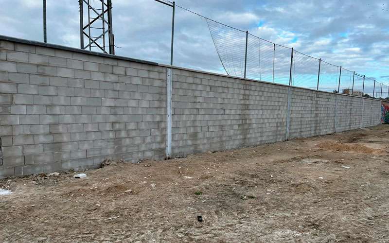 Finaliza la restitución del muro derrumbado en Las Lagunillas