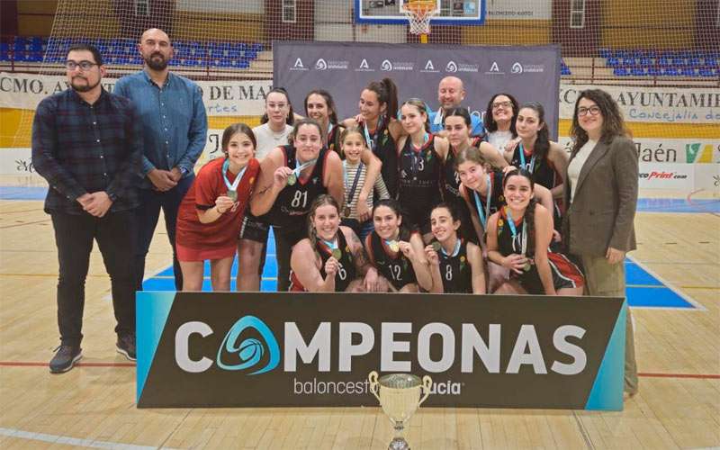 El CB Martos levanta el título de campeón del baloncesto provincial senior femenino