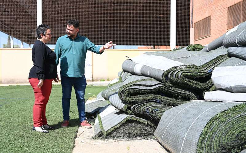 Los centros educativos de Linares disfrutarán del antiguo césped artificial del Parque de San José