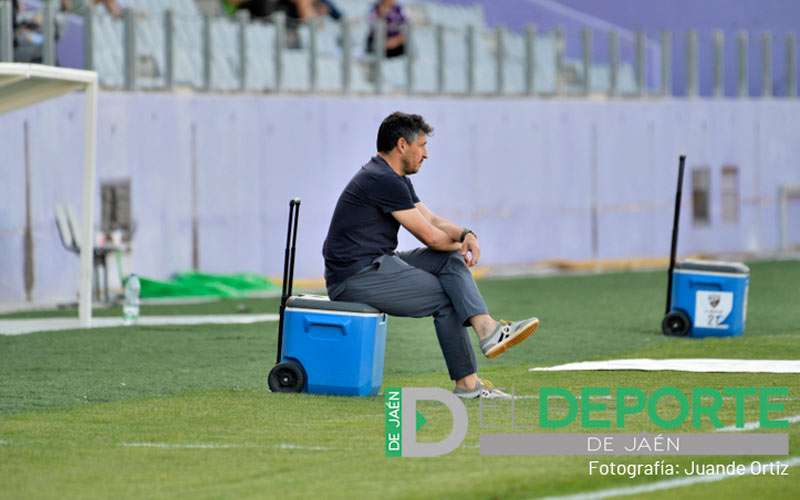 Peragón: «Ganar el partido es la mejor manera de poder estar tranquilos»