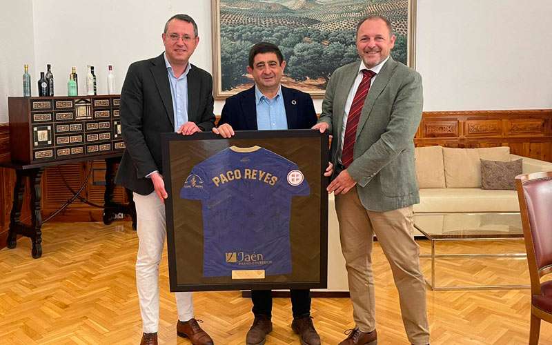 Encuentro entre Francisco Reyes y el nuevo presidente del Linares Deportivo