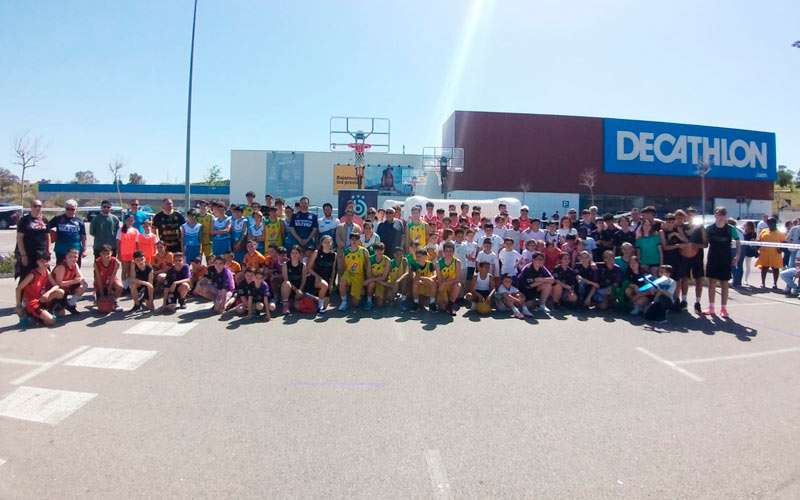 El torneo solidario de baloncesto del CD Bulevar reúne a más de 100 jóvenes