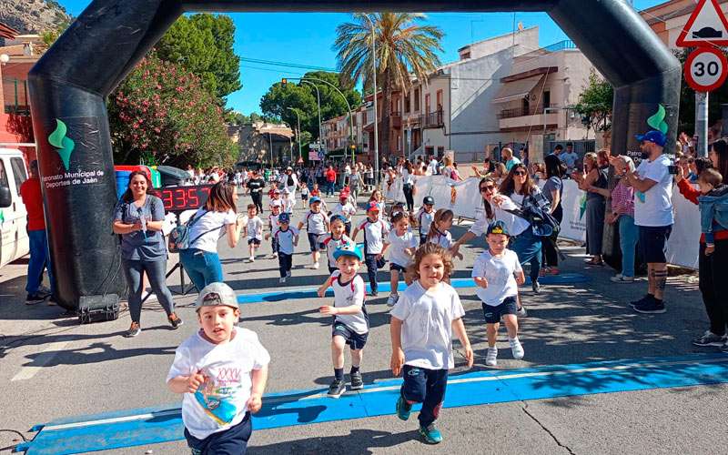 La comunidad educativa de Jaén responde a la llamada de la XXXV Carrera Escolar ‘La Gloria’
