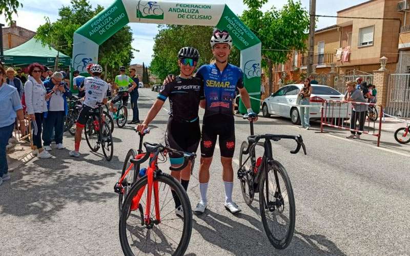 La III Clásica Ciclista de Villatorres corona a Villarrubia y Cobo