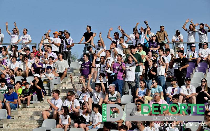 La afición del Real Jaén se moviliza para apoyar a su equipo en Almería