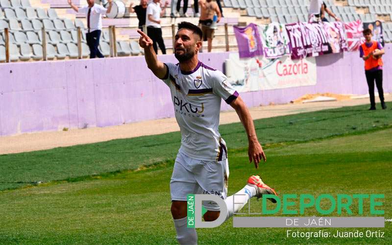 Mario Martos y Adri, primeras renovaciones en el Real Jaén