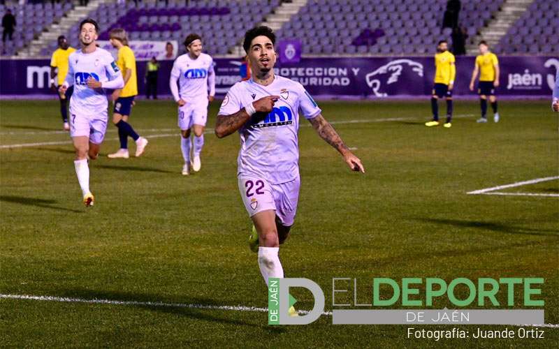 Los goles de Óscar Lozano derriban la resistencia del Marbellí