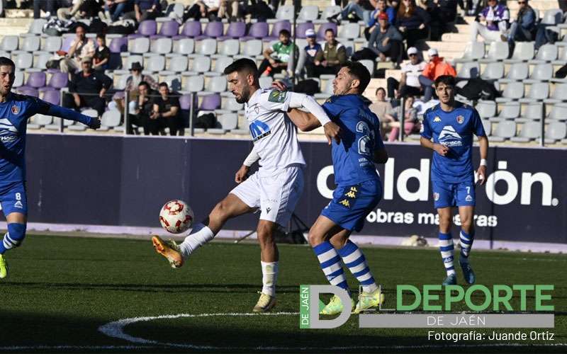 Manu Fernández y Mario Martos, la cara y la cruz de la vuelta al trabajo del Real Jaén