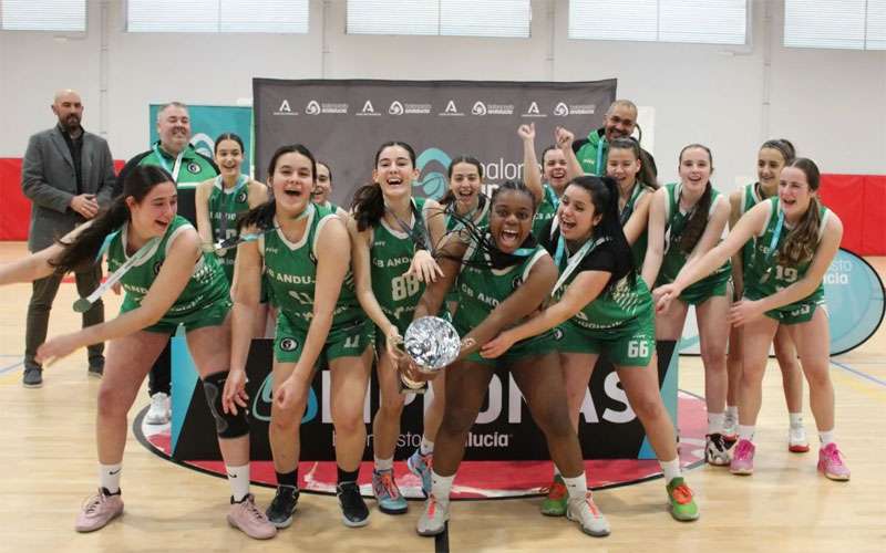 CB Andújar levanta el trofeo de campeón provincial cadete femenino