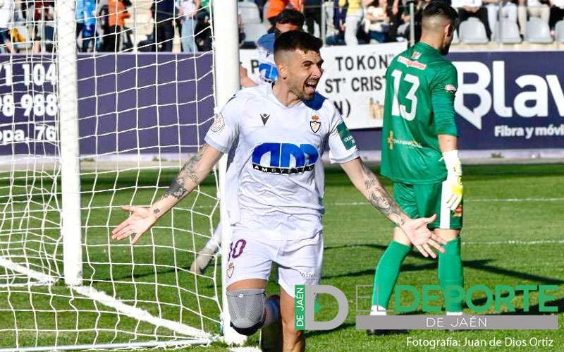 El Real Jaén solventa el partido contra el Torredonjimeno con dos goles en la segunda parte
