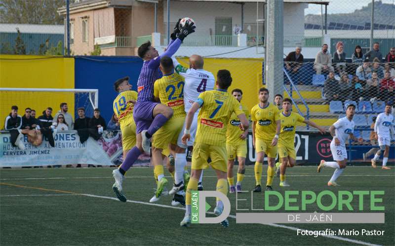 El Real Jaén no encuentra la llave para superar al Huétor Tájar