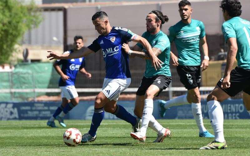 El Linares despide el curso como local con un empate ante el Villanovense
