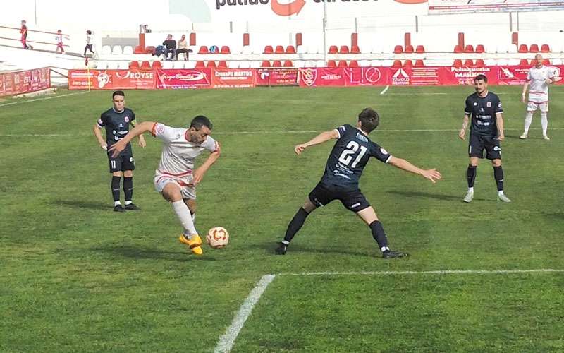 El Torreperogil vence en el Ciudad de Martos con un solitario gol de Mario