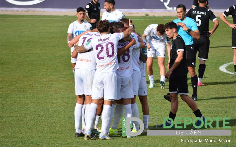 El Real Jaén vence a El Palo al ritmo de Juan Cámara