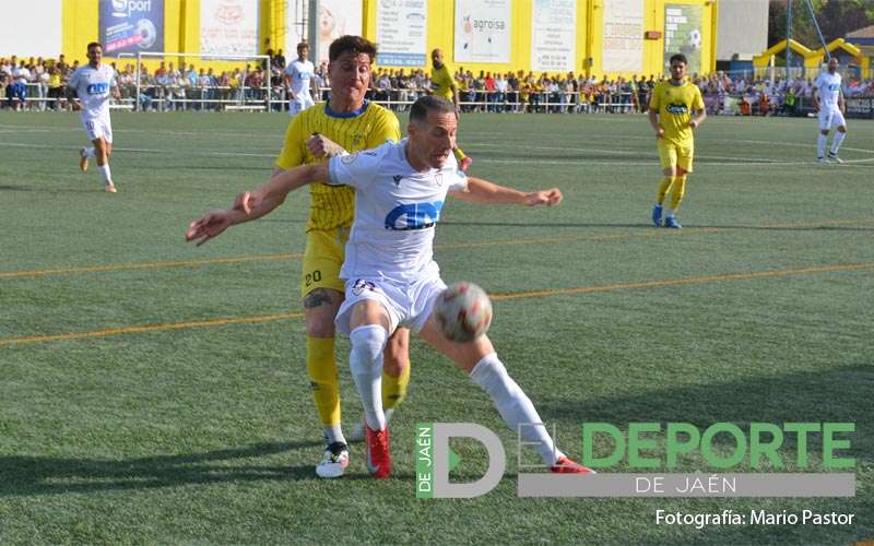 La Victoria dictará sentencia tras un igualado empate entre Real Jaén y Huétor Tájar