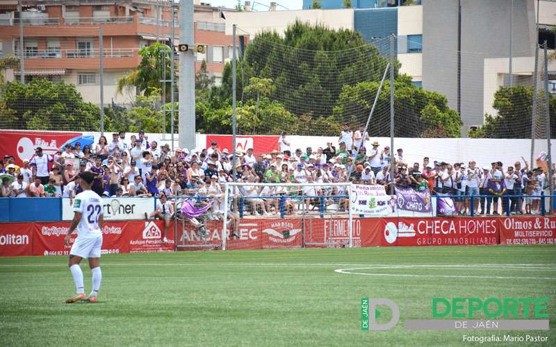 El Real Jaén «ejercitará todas las acciones legales» por el trato a la afición blanca en Torre del Mar