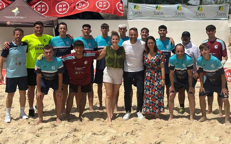 La Segunda División del fútbol playa nacional reunión en Jaén a más de 200 personas