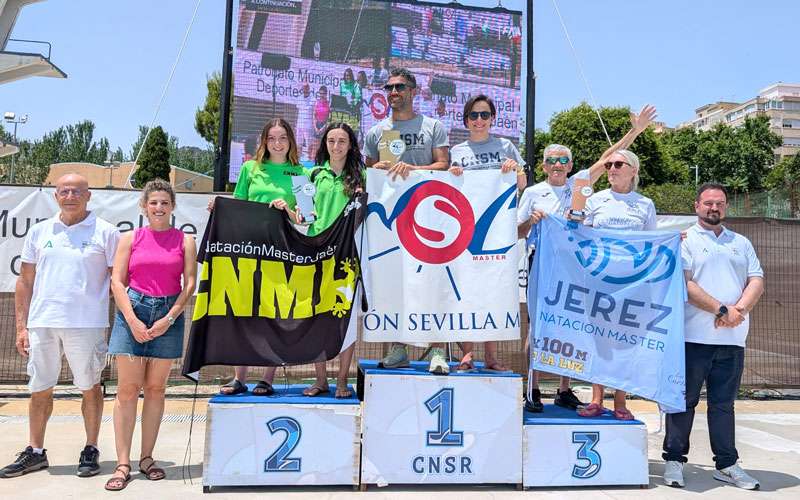 Más de 580 nadadores se citaron en el XXI Andaluz Open Máster de natación