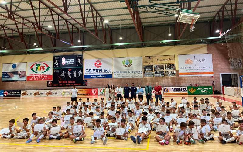El Campus de la Fundación Real Madrid en Mengíbar reúne a un centenar de niños y niñas