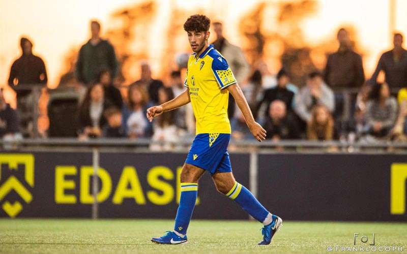 El joven Toni Caracuel firma por el Real Jaén y hará la pretemporada con el equipo blanco