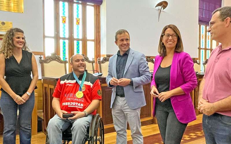 Recepción del tirador jiennense Carlos Linares en el Ayuntamiento