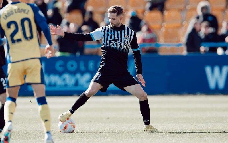 El Real Jaén firma a Connor James para cubrir la baja de Cortijo