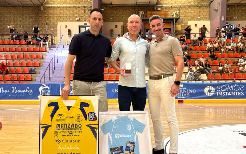 José López es homenajeado en La Salobreja