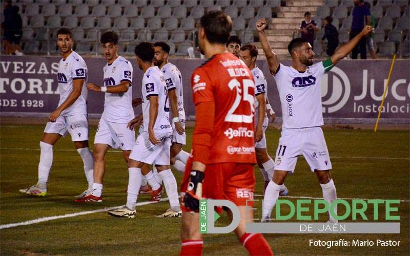El Real Jaén suma su primer triunfo como local tras superar al Xerez DFC