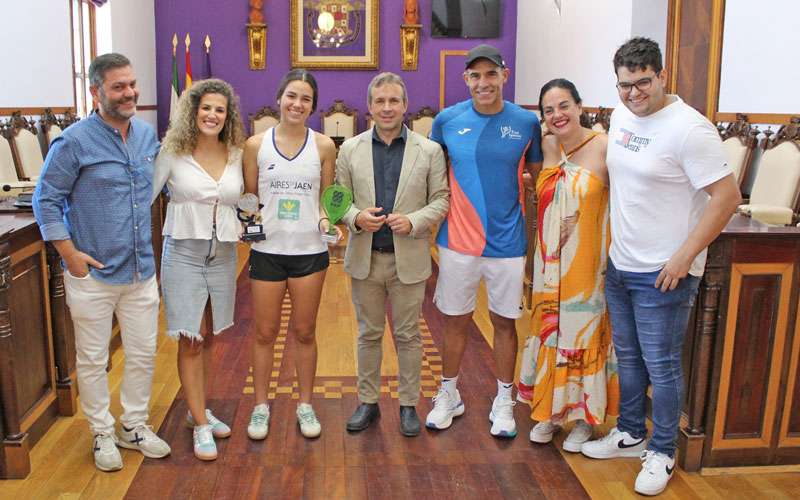Recepción en el Ayuntamiento de Jaén a Susana Martín, campeona de España cadete de pádel