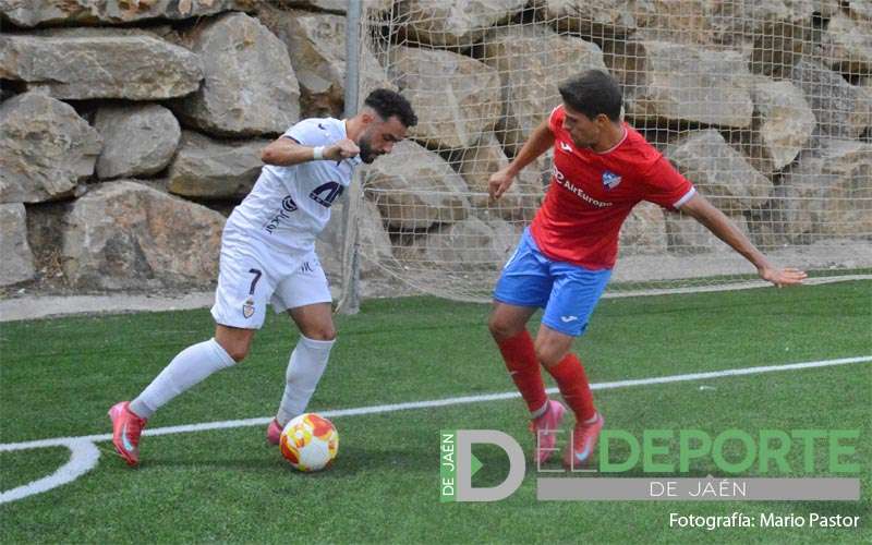 El Real Jaén firma su tercer triunfo consecutivo con una nueva remontada