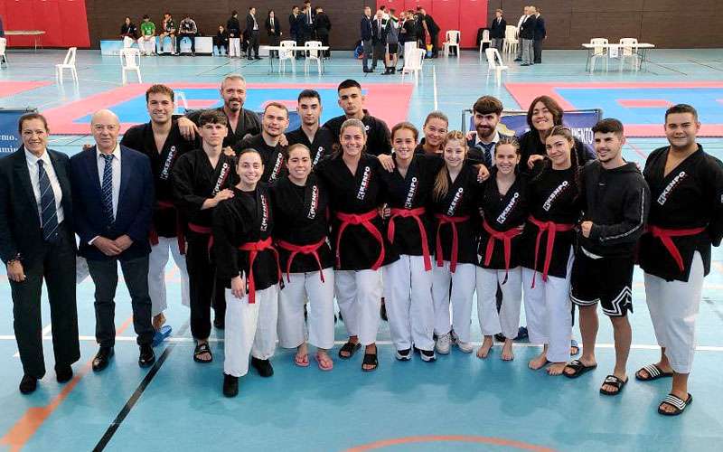 Lluvia de medallas para Estudio Martos de Linares en el Andaluz de Kenpo de Nerja