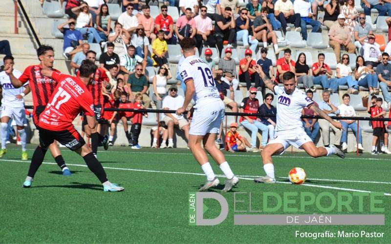 El Real Jaén saca un punto en su visita a Puente Genil
