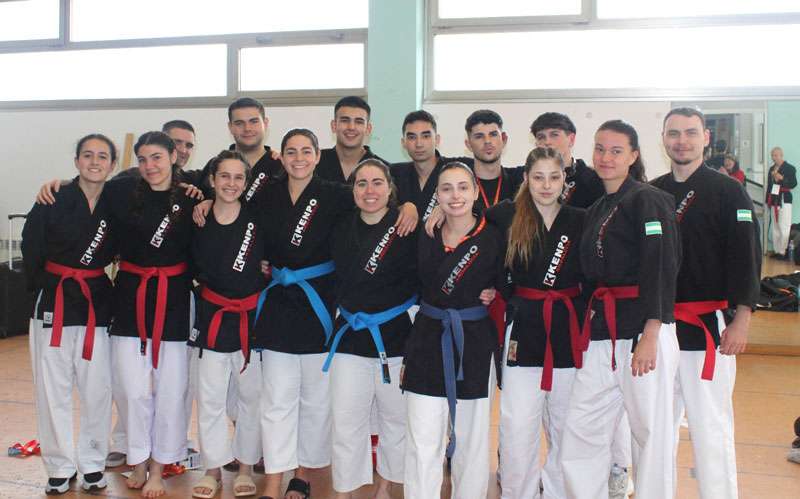 El Estudio Martos logra 38 medallas en el Campeonato de España de kenpo
