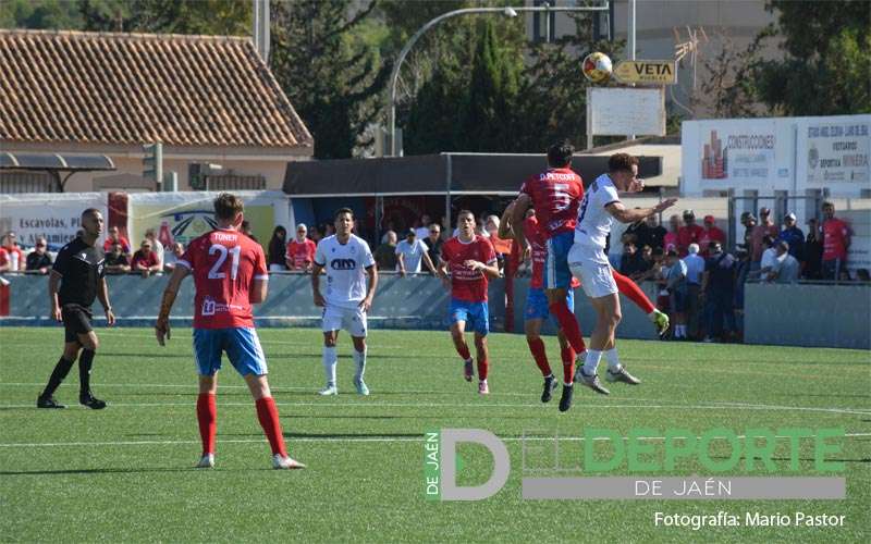 Valioso empate del Real Jaén en el feudo de la Deportiva Minera