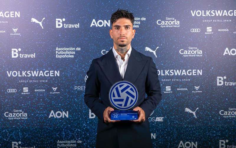 Óscar Lozano, mejor jugador de la temporada 24/25 en el grupo IX de la Tercera RFEF