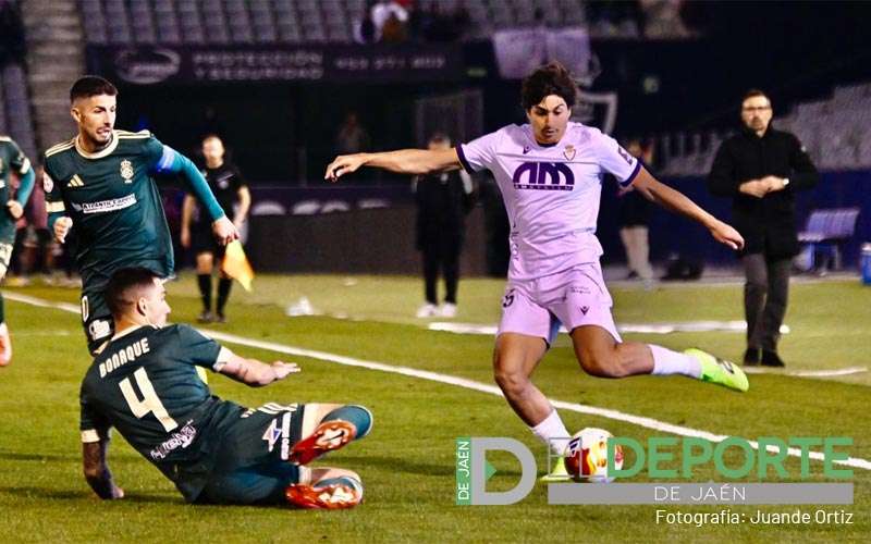 El Real Jaén despierta a tiempo y logra una victoria liberadora frente al Recreativo de Huelva