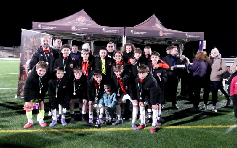 El XVI Campeonato de Fútbol 7 ‘Ningún niño sin juguete’ congregó a catorce equipos