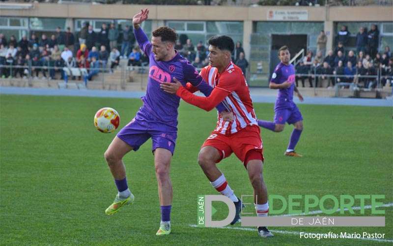 El Real Jaén salva un empate en el descuento frente al Almería B