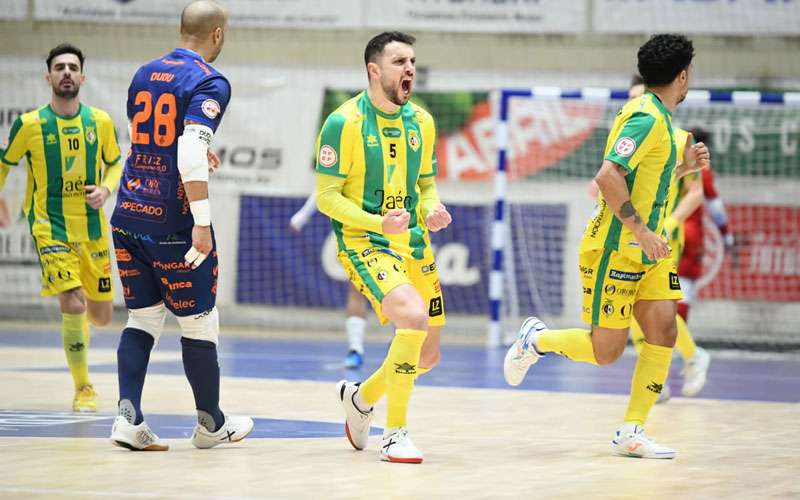 Meritoria remontada del Jaén FS en la cancha del O Parrulo Ferrol