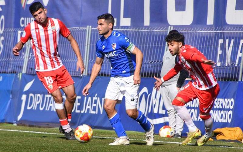 Victoria del Linares Deportivo en el estreno de Miguel de la Fuente