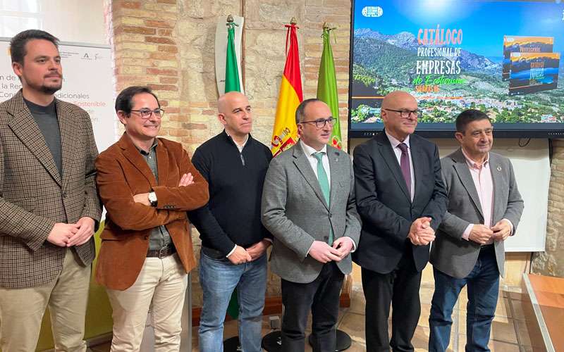 La Diputación presenta un catálogo que reúne la oferta ecoturista del Parque Natural de Cazorla, Segura y Las Villas