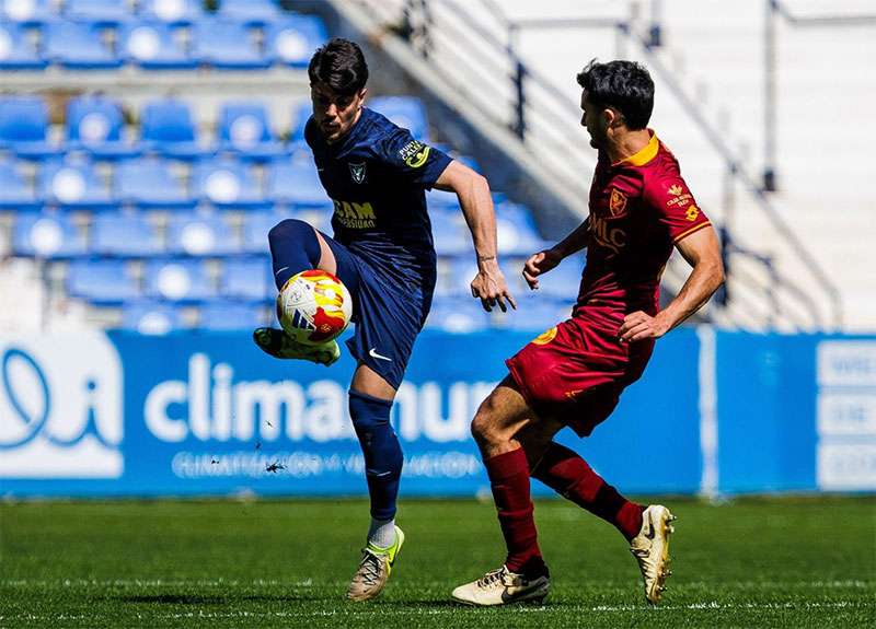 El Linares rescata un justo empate en su duelo ante el UCAM Murcia
