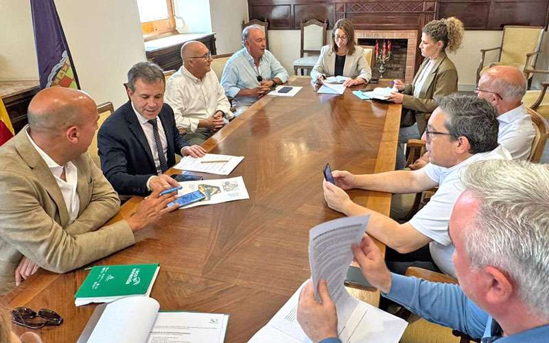 El Ayuntamiento recibe una petición para la práctica del golf en el entorno de La Imora