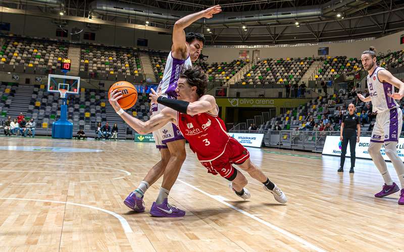 El Jaén CB cayó ante el nuevo líder