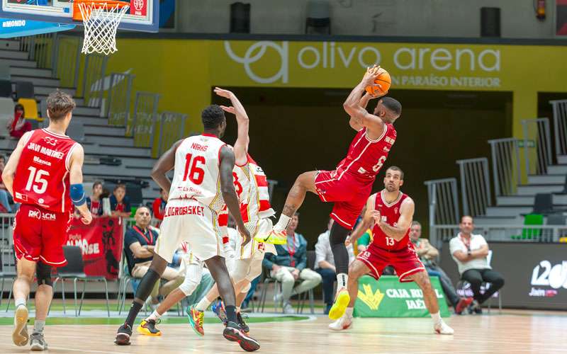 El Jaén CB se quedó a dos puntos de eludir el playout