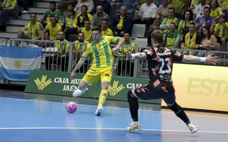 ElPozo se lleva la victoria en el Olivo Arena en el último suspiro