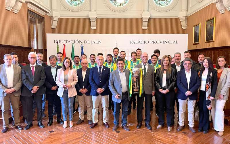 Reyes recibe a la plantilla del Jaén FS tras su cuarta Copa de España